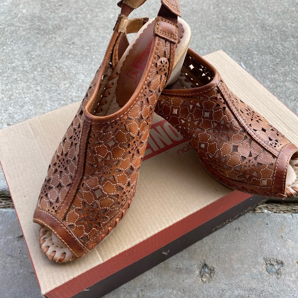 PIKOLINOS Tan Leather Cutout Sandals